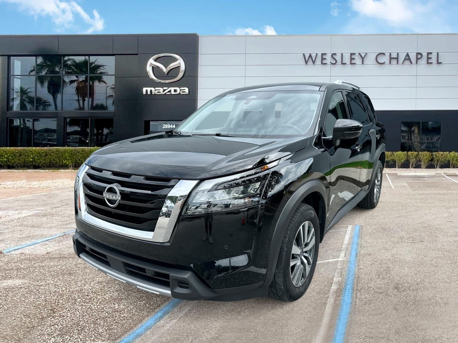 Used 2025 Nissan Pathfinder SL AWD/4WD image 1