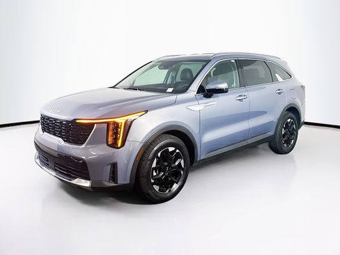 Used 2024 Kia Sorento S image 3