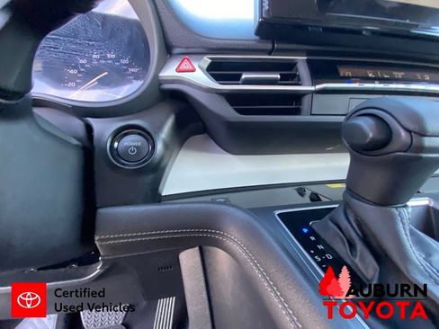 Certified 2025 Toyota Sienna LE FWD image 41