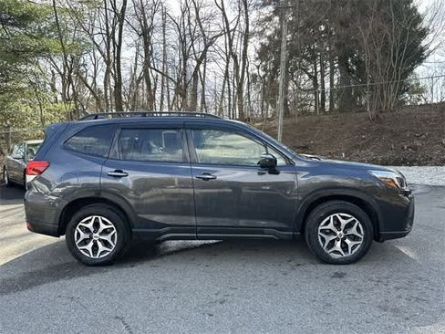 Used 2019 Subaru Forester Premium image 3