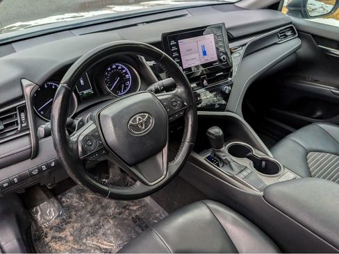 Used 2022 Toyota Camry SE w/ Cold Weather Package image 17