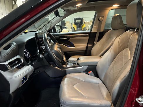Certified 2020 Toyota Highlander Platinum image 9