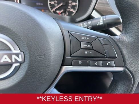 Used 2025 Nissan Altima 2.5 SV image 10