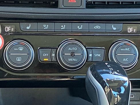 Certified 2024 Volkswagen Jetta SE image 9