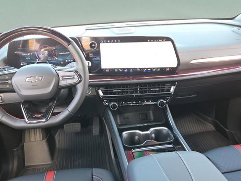 New 2026 Chevrolet Traverse RS w/ LPO, Floor Liner Package FWD image 12