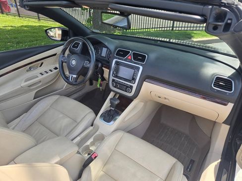 Used 2010 Volkswagen Eos Lux FWD image 19