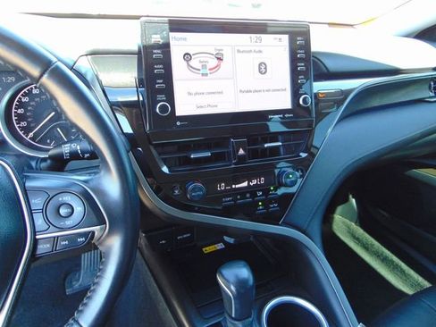 Used 2022 Toyota Camry XLE image 12