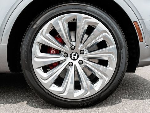 Certified 2023 Bentley Bentayga AWD/4WD image 15