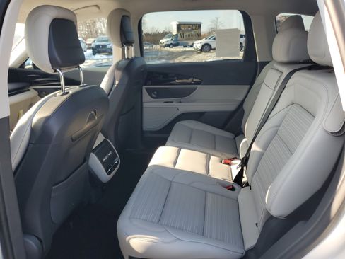 New 2026 Lincoln Nautilus Reserve image 28