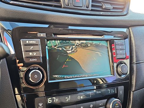 Used 2020 Nissan Rogue SV image 17