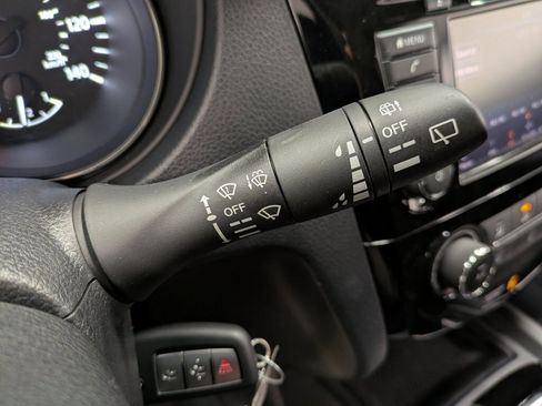 Used 2019 Nissan Rogue S image 19