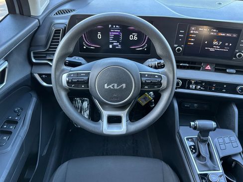 Used 2023 Kia Sportage LX image 16