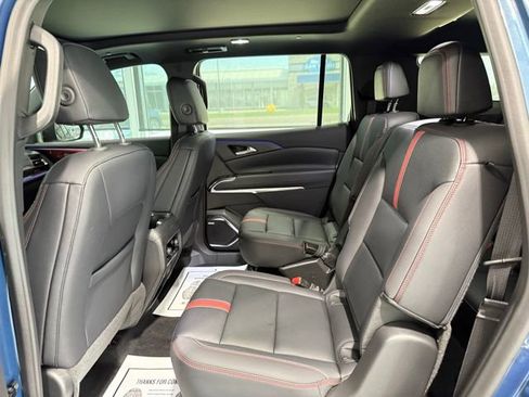 Used 2024 Chevrolet Traverse RS image 17