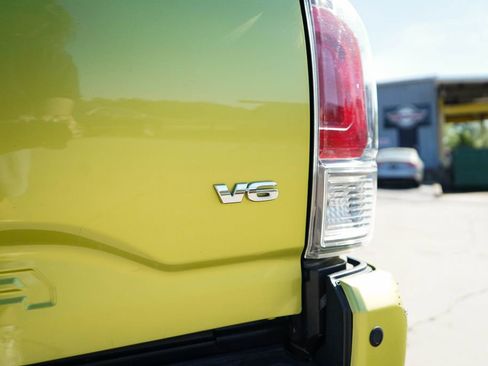 Used 2023 Toyota Tacoma TRD Off-Road w/ TRD Premium Off Road Package image 15