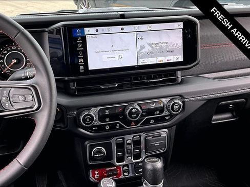 Used 2024 Jeep Gladiator Rubicon AWD/4WD image 6