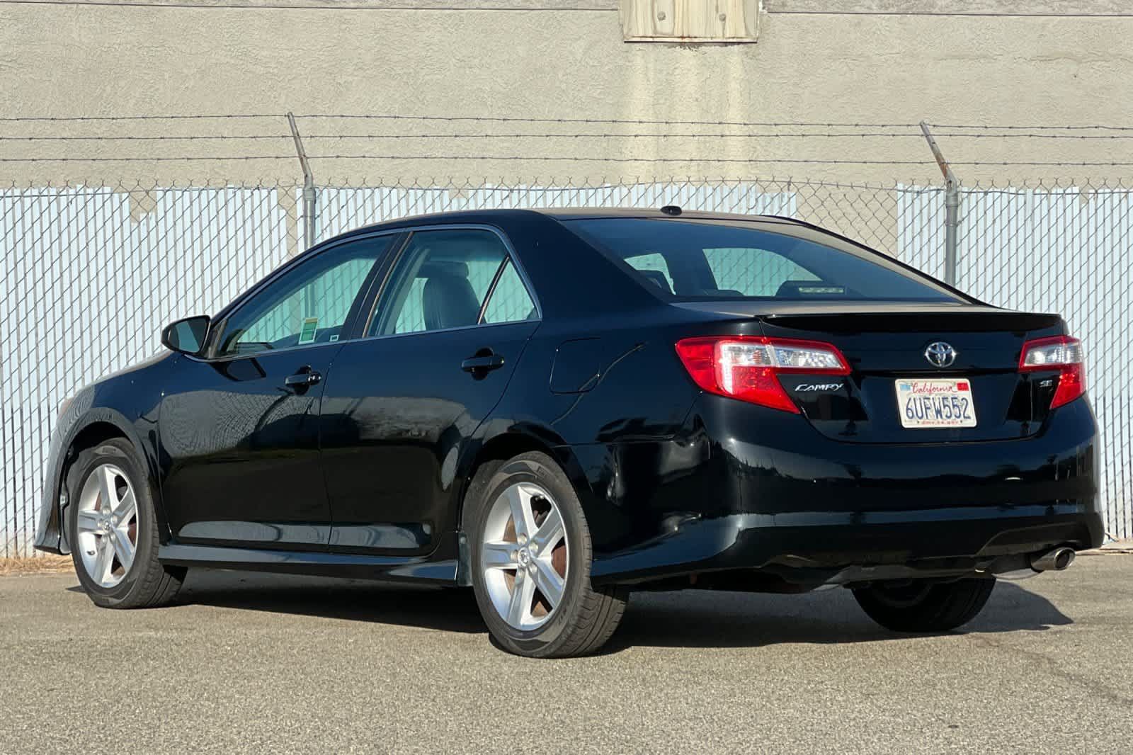 Used 2012 Toyota Camry SE FWD image 5
