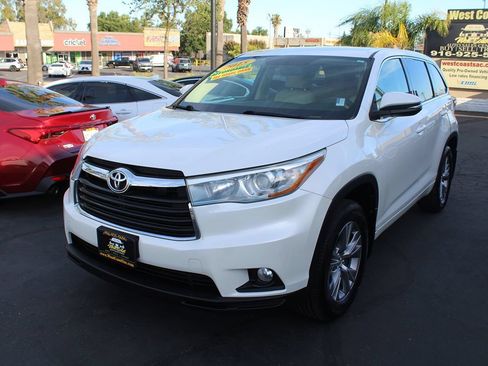 Used 2015 Toyota Highlander Plus AWD/4WD image 4