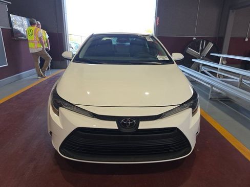 Used 2023 Toyota Corolla LE image 2
