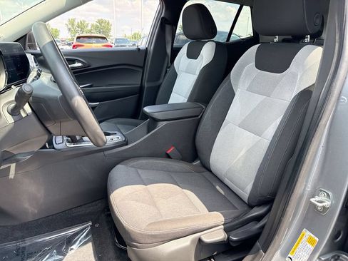 Used 2024 Chevrolet Trax LS w/ Driver Confidence Package FWD image 11