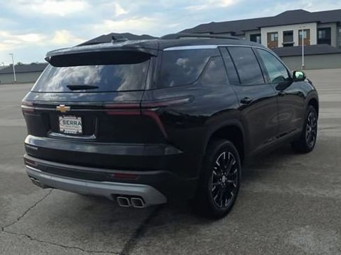 Used 2026 Chevrolet Traverse LT w/ Sun and Wheel Package FWD image 7