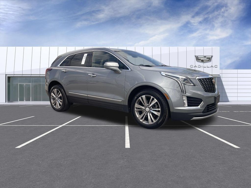 Used 2024 Cadillac XT5 Premium Luxury AWD/4WD image 2