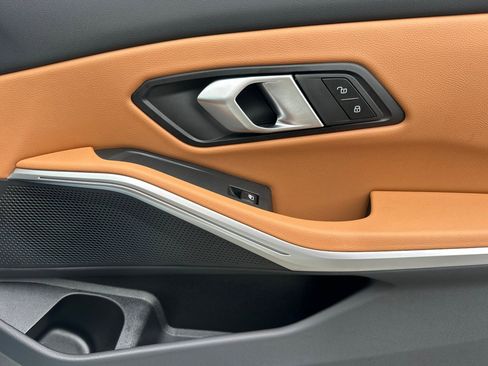 Used 2025 BMW 330i Sedan w/ Premium Package image 21