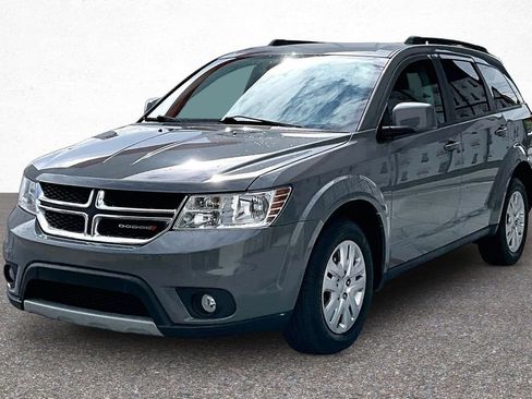 Used 2019 Dodge Journey SE FWD image 4