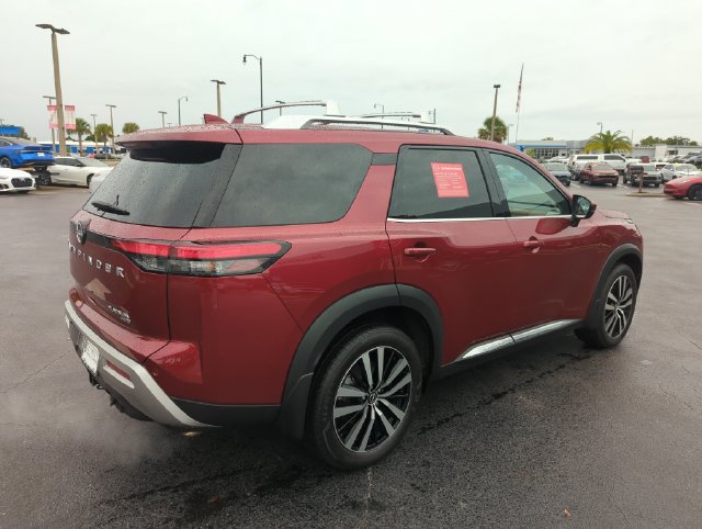 Certified 2025 Nissan Pathfinder Platinum AWD/4WD image 6