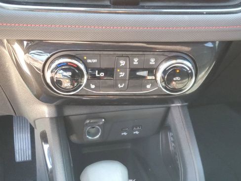 Used 2025 Chevrolet TrailBlazer RS w/ Convenience Package FWD image 27