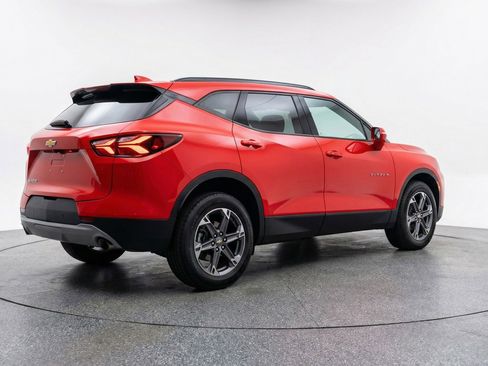 Used 2025 Chevrolet Blazer LT image 9