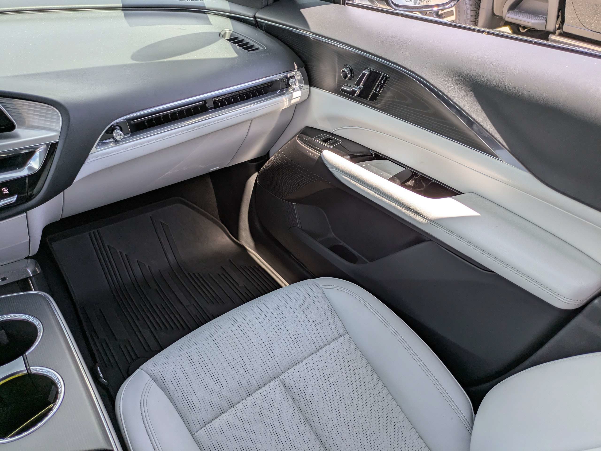 Used 2024 Cadillac Lyriq Sport RWD image 18
