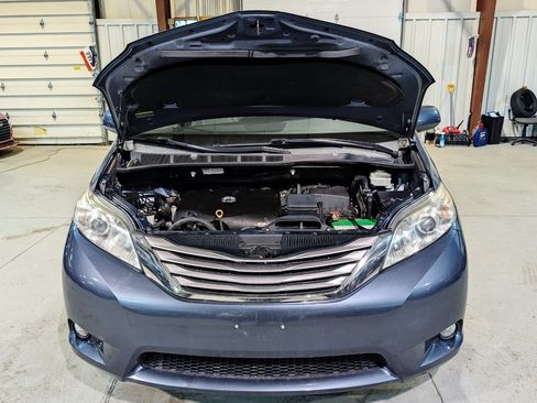 Used 2017 Toyota Sienna FWD image 54