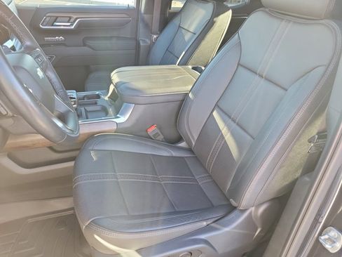 Used 2023 Chevrolet Silverado 1500 High Country w/ Technology Package image 13