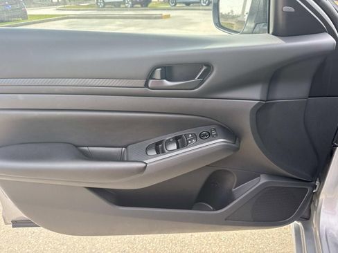 Used 2024 Nissan Altima 2.5 S image 18