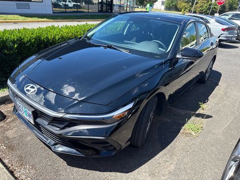 Used 2025 Hyundai Elantra SEL FWD image 1
