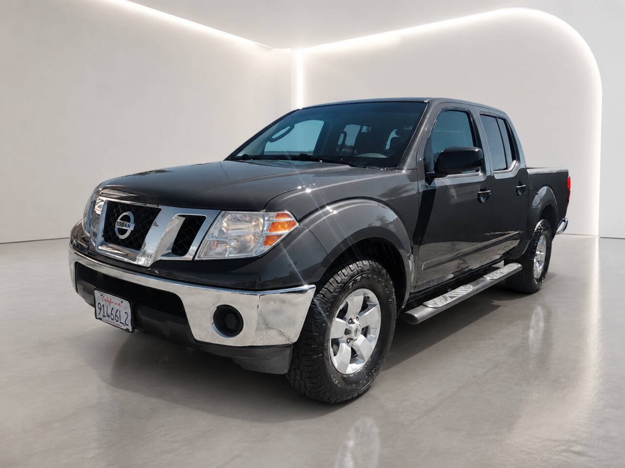 Used 2011 Nissan Frontier SV RWD image 1