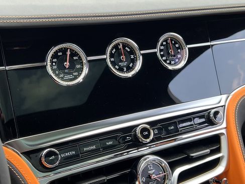 Certified 2025 Bentley Flying Spur Plug-In Hybrid image 29