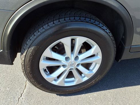 Used 2016 Nissan Rogue SV w/ SV Moonroof Package image 23