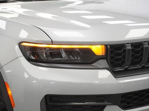 New 2026 Jeep Grand Cherokee Altitude AWD/4WD image 5