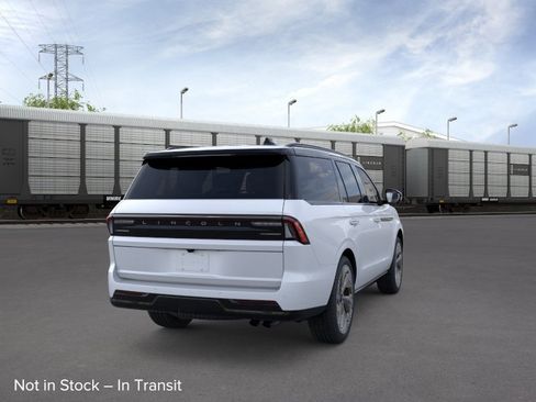 New 2026 Lincoln Navigator Black Label w/ Black Label Special Edition AWD/4WD image 8
