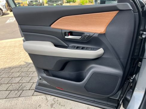 New 2026 Toyota Grand Highlander AWD image 12