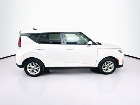 Used 2025 Kia Soul LX w/ LX Technology Package FWD image 10