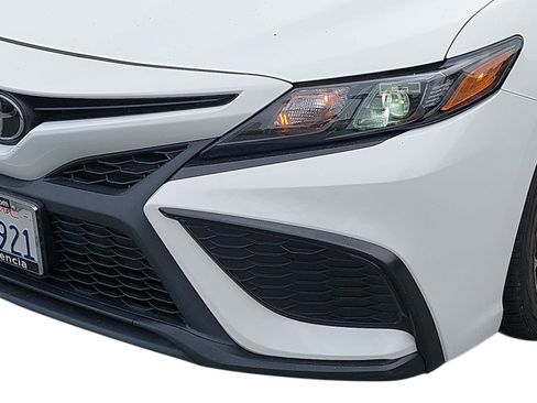 Used 2023 Toyota Camry SE image 9