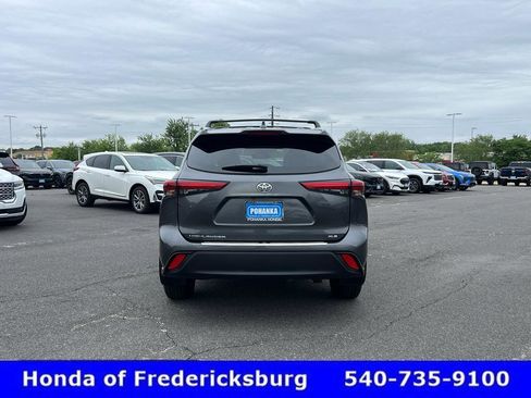 Used 2023 Toyota Highlander XLE FWD image 7