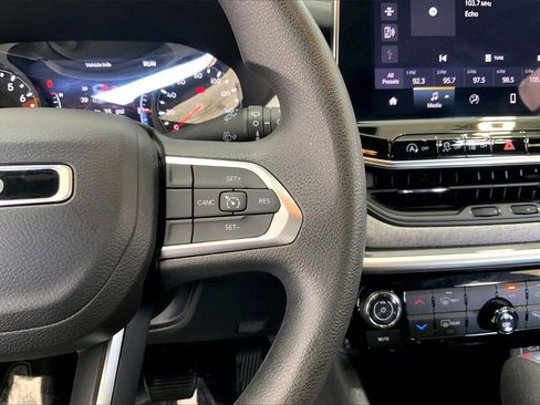 Used 2023 Jeep Compass Sport image 22