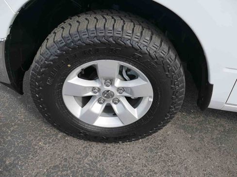 Certified 2021 RAM 1500 Classic SLT image 14