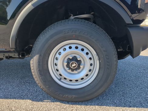 New 2025 Ford Bronco 4-Door image 9