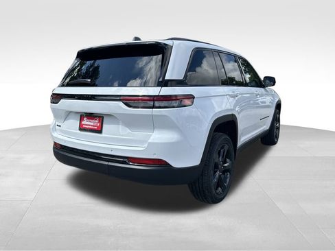 New 2025 Jeep Grand Cherokee Altitude image 6