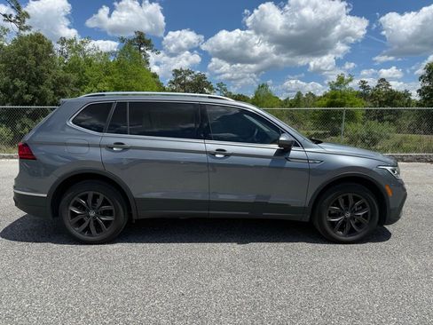 Used 2024 Volkswagen Tiguan SE image 8