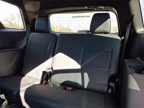 Used 2022 Chevrolet Traverse LT image 9